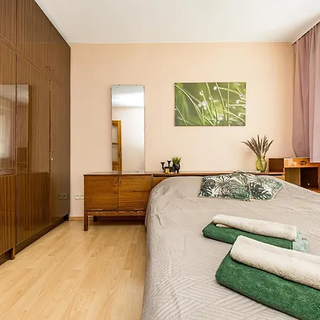 Apartament Cozy 2-bedroom Near & Town Centre